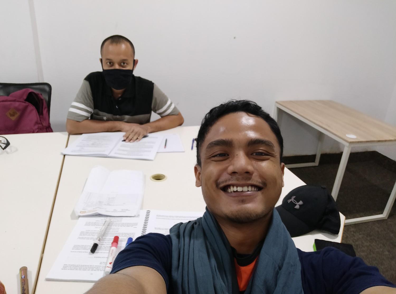 Close up buku catatan ringkasan strategi taktis pengerjaan tipe soal psikotes kepribadian dan inventori